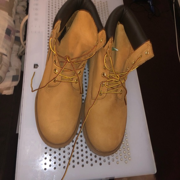 Timberlands size 9.5 - Picture 4 of 7